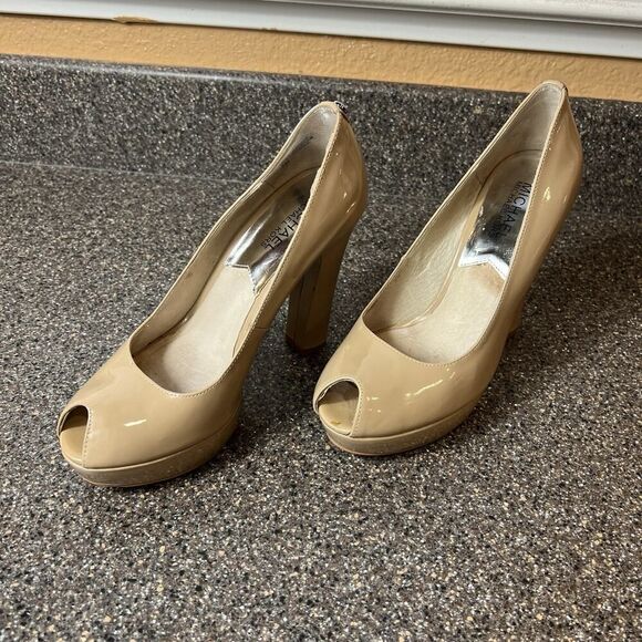 Michael Kors Womens Sz 7M Beige Patent Leather Ultra High Heels Slip On Platform - Picture 2 of 10